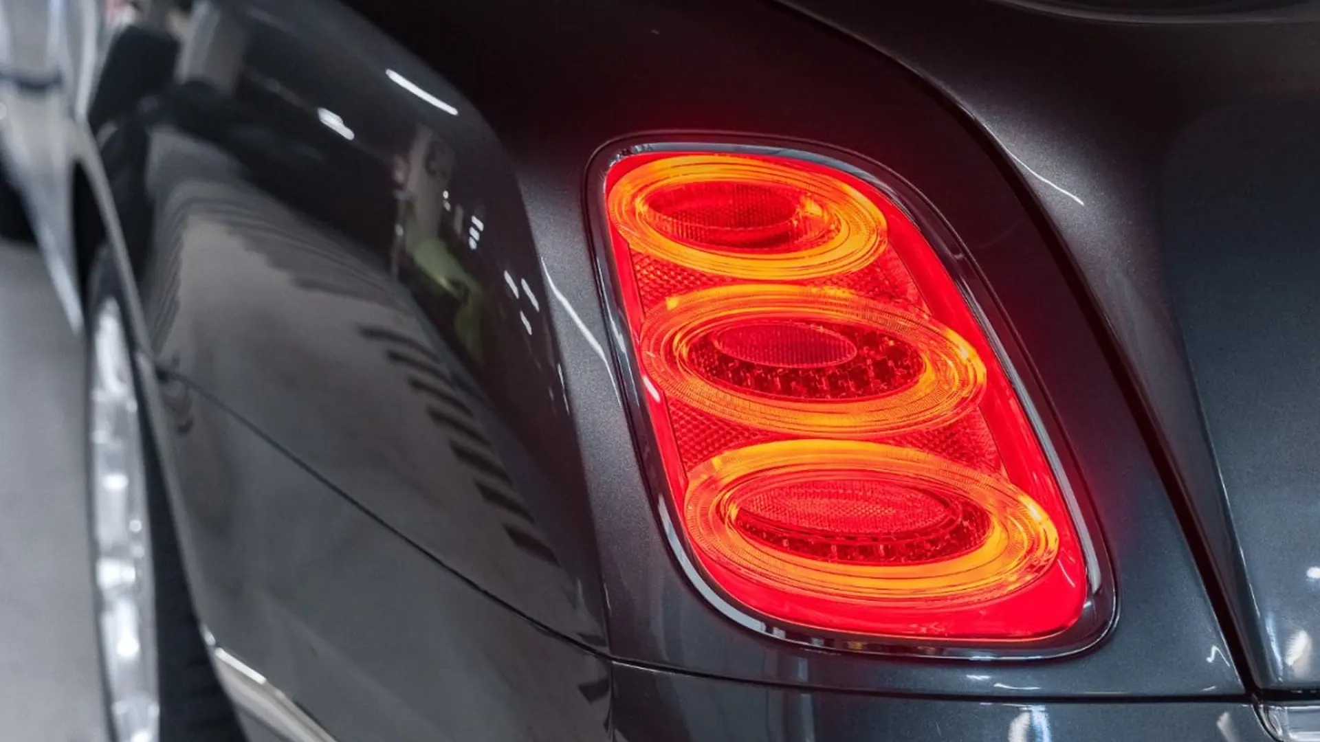 Bentley Mulsanne — photo 16