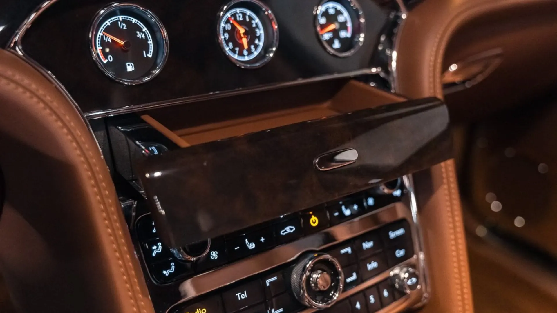 Bentley Mulsanne — photo 33