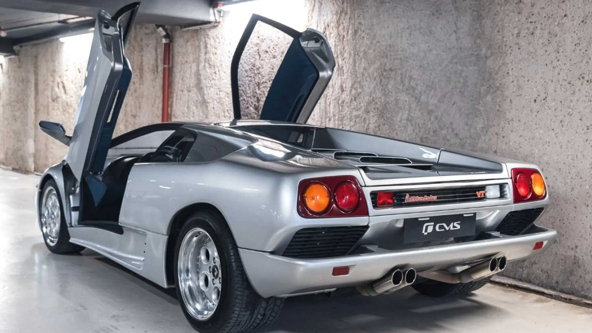 Lamborghini Diablo — photo 17