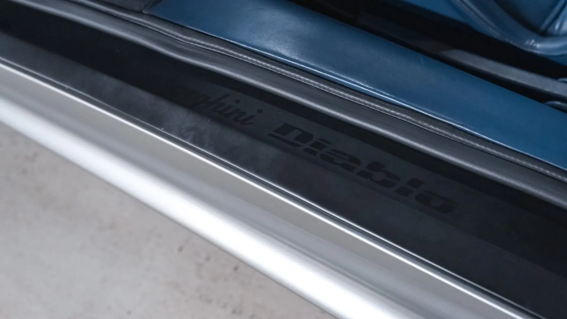Lamborghini Diablo — photo 29