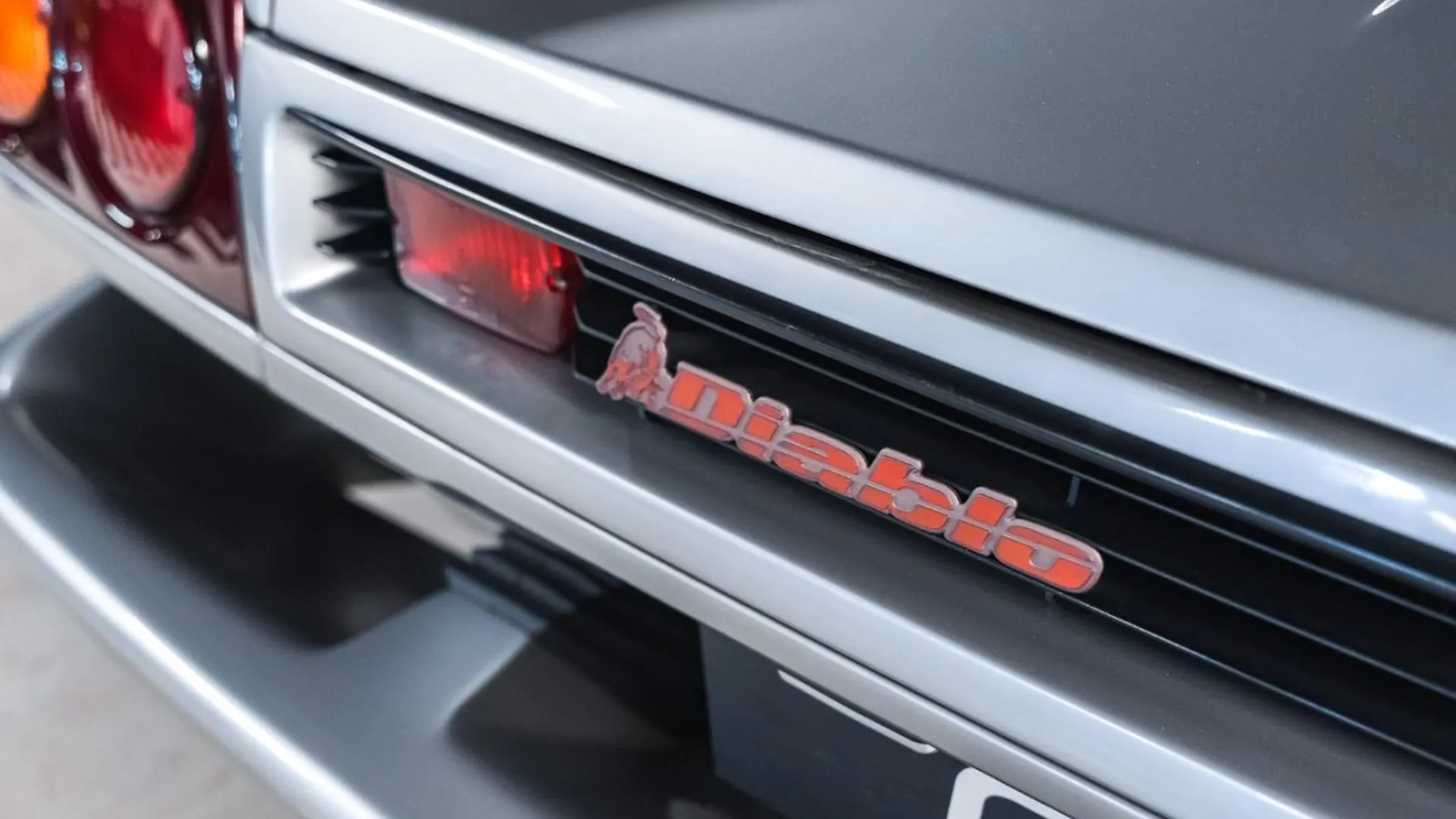 Lamborghini Diablo — photo 21