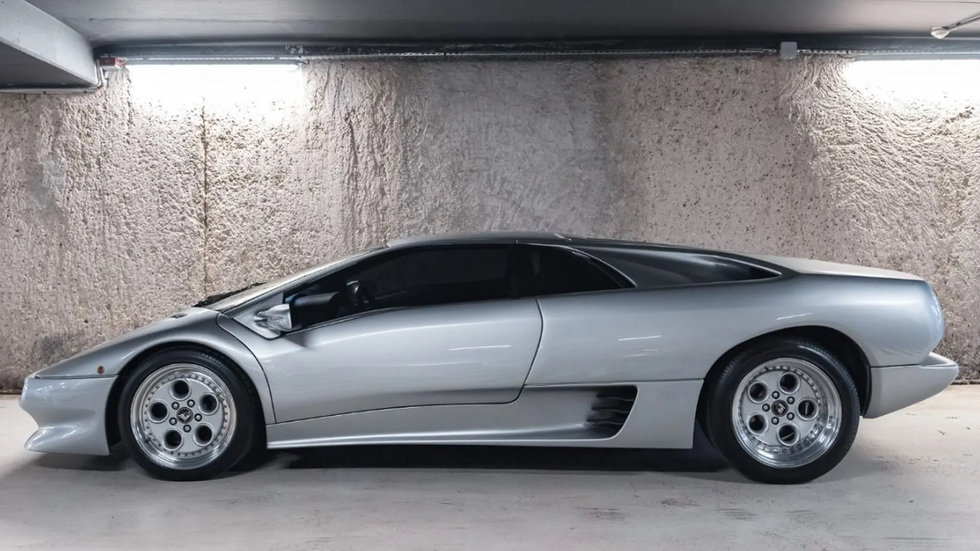 Lamborghini Diablo — photo 9