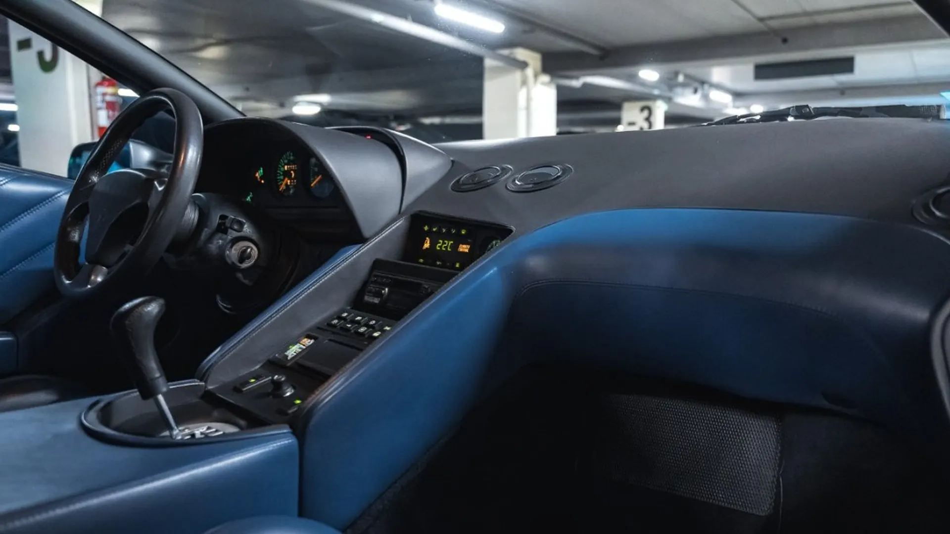 Lamborghini Diablo — photo 42
