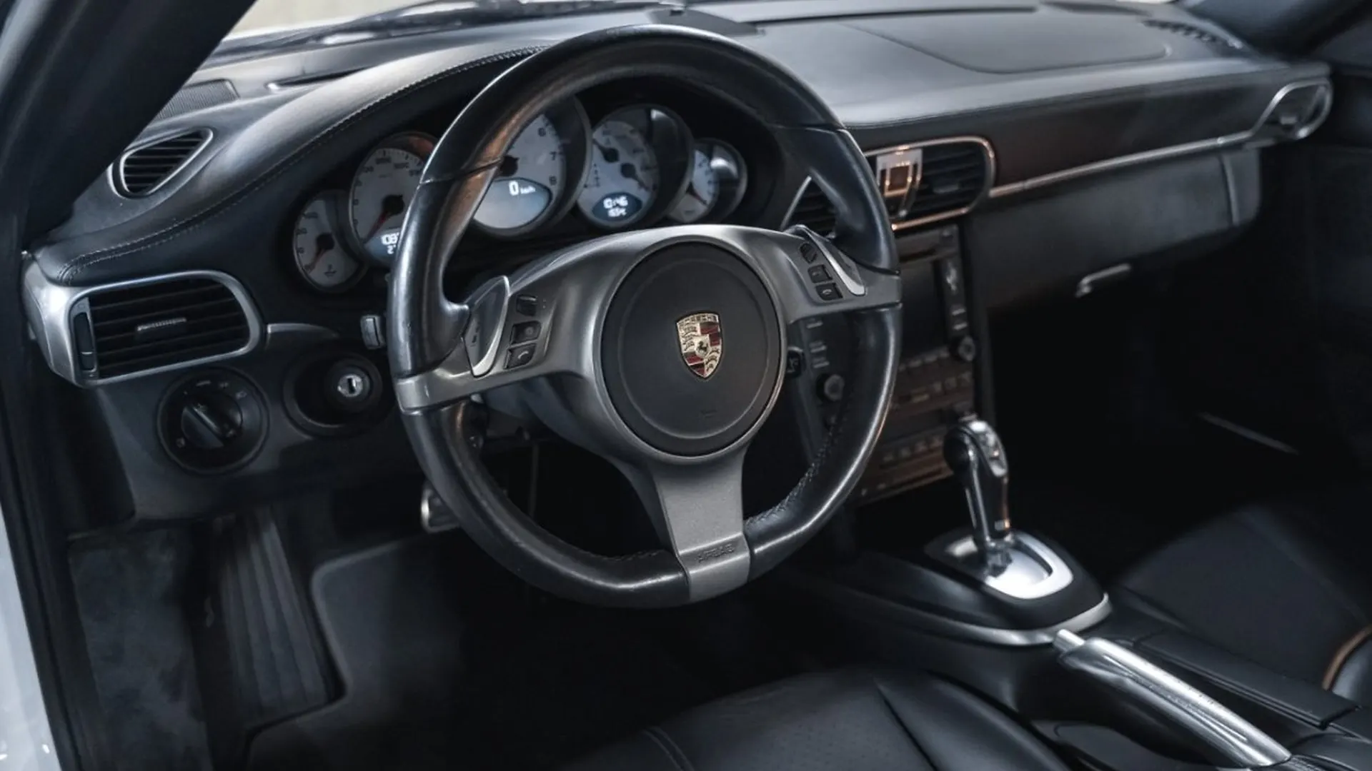 Porsche 911 — photo 28