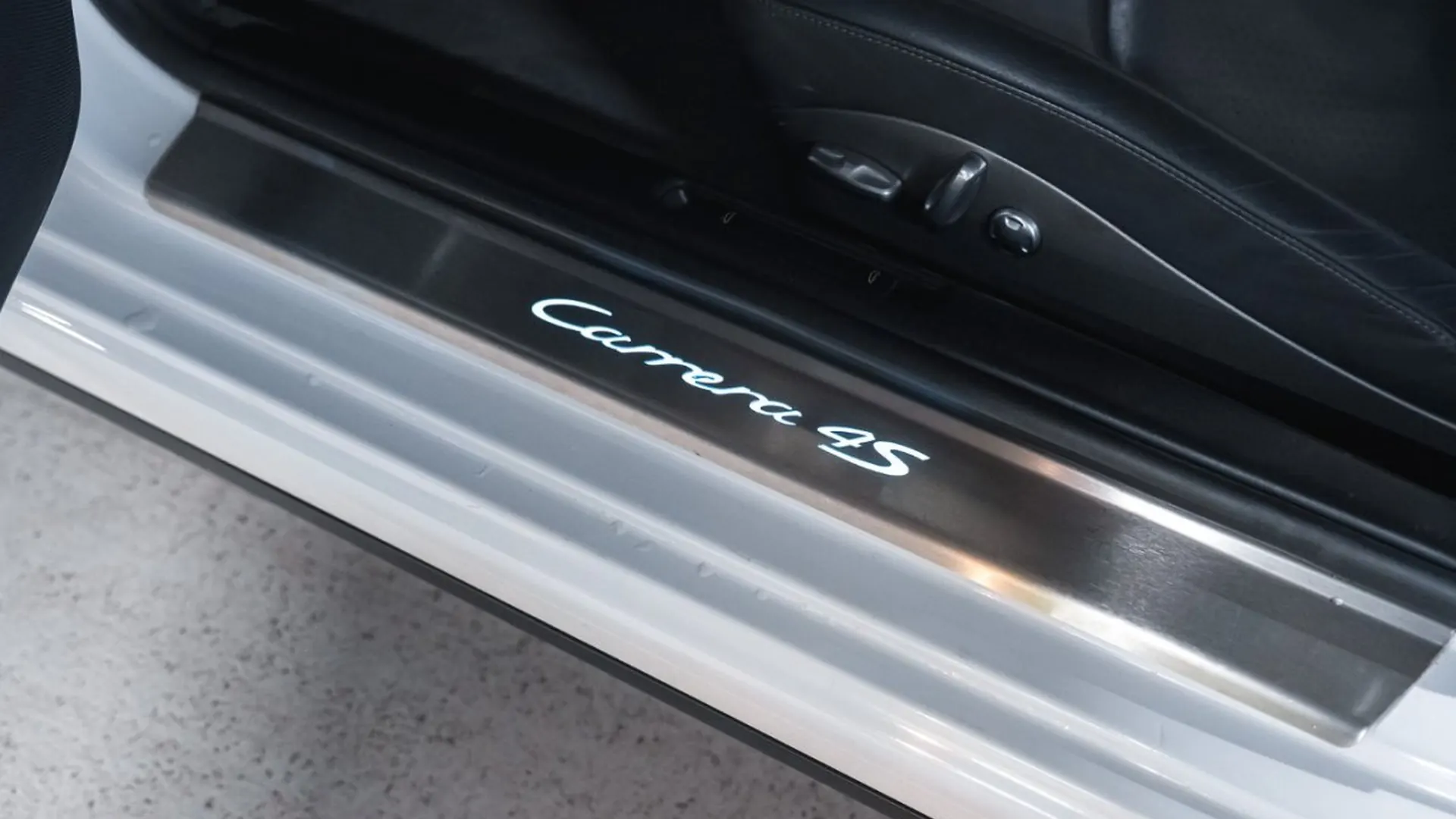Porsche 911 — photo 23