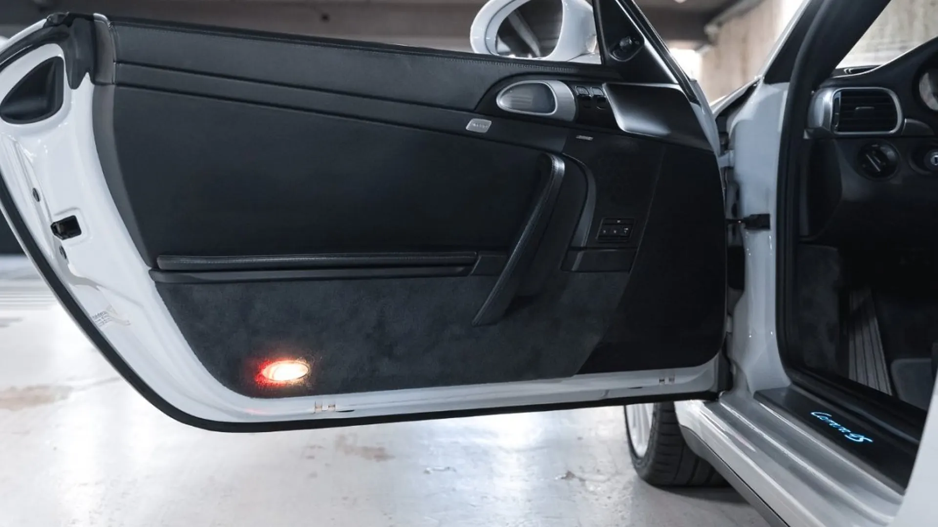 Porsche 911 — photo 21