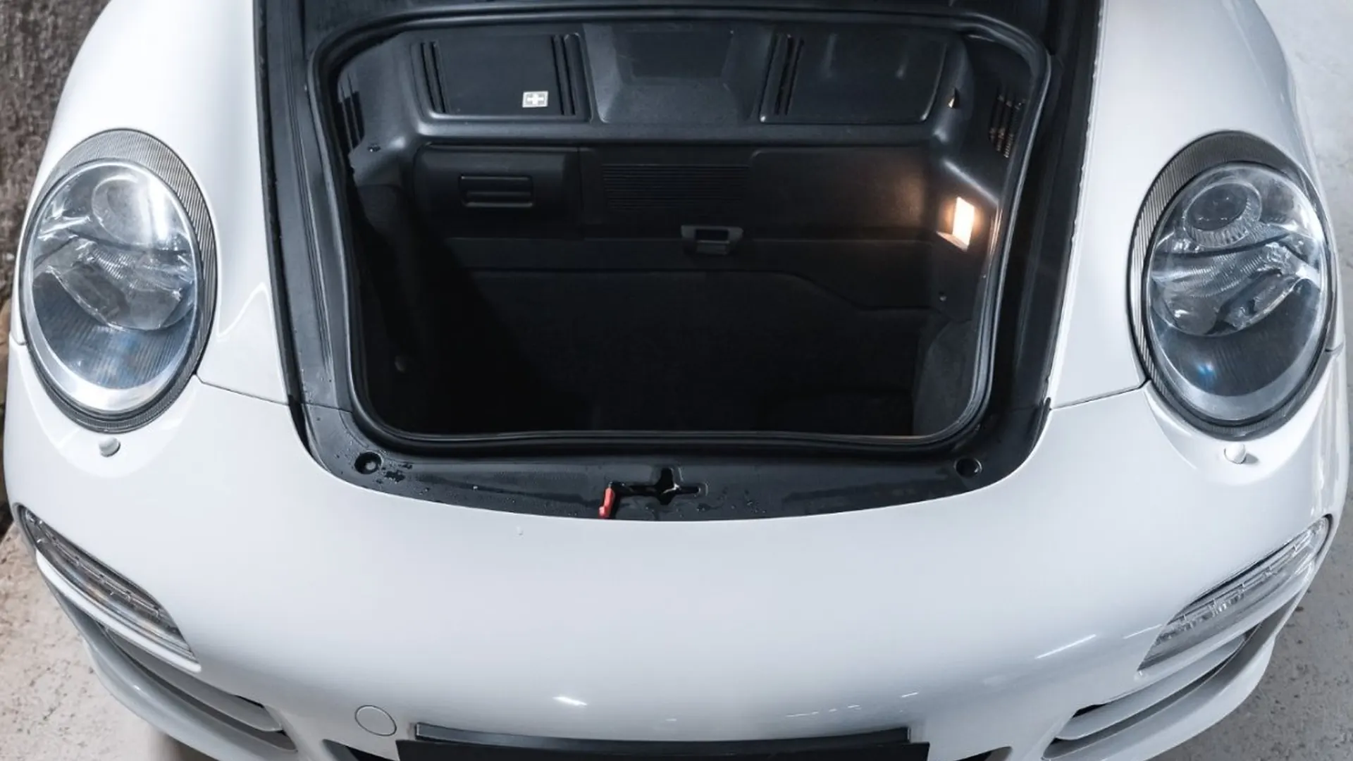 Porsche 911 — photo 39