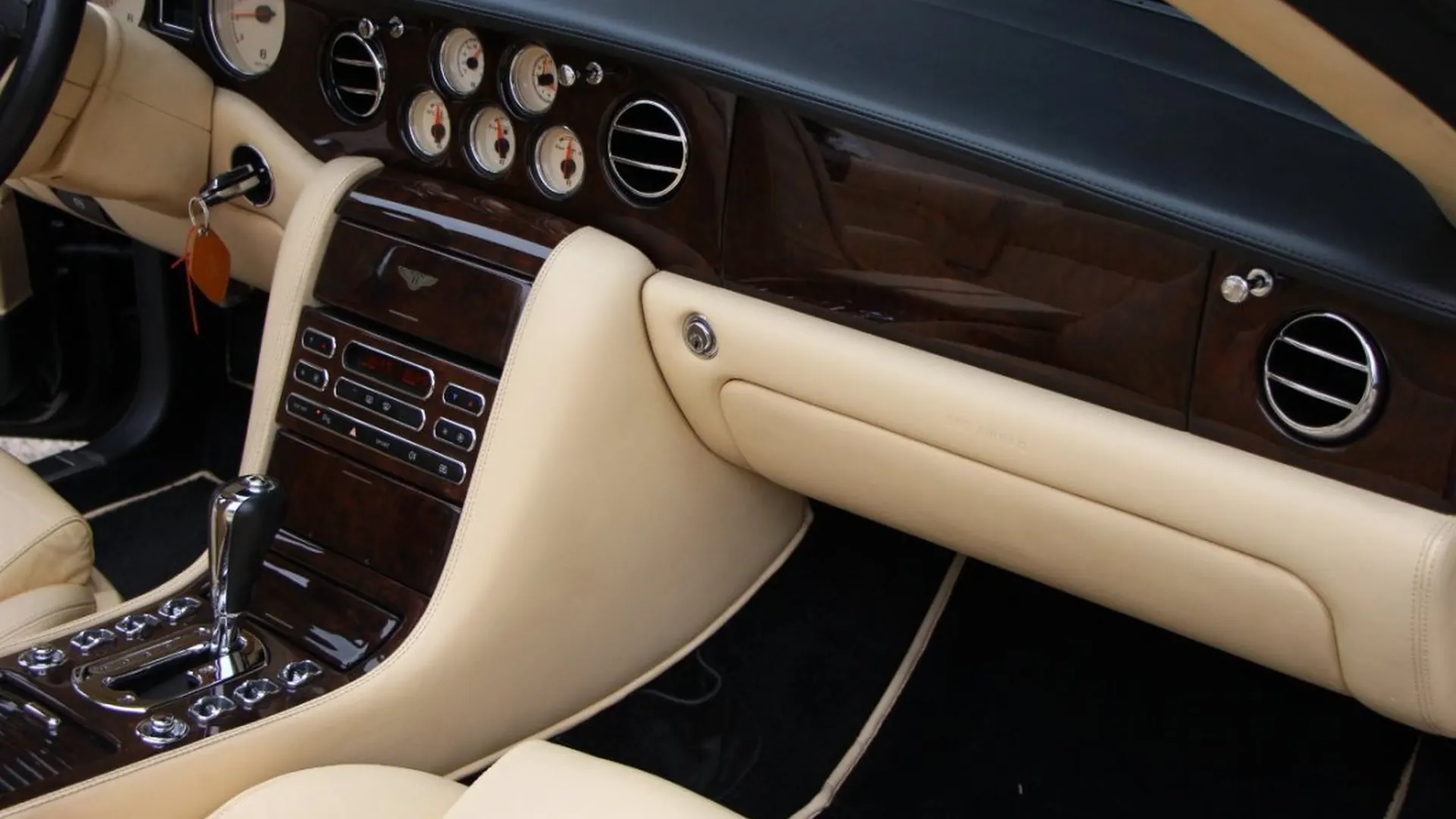 Bentley Azure — photo 28