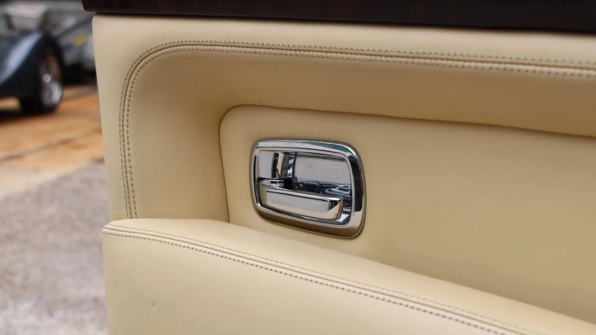 Bentley Azure — photo 22