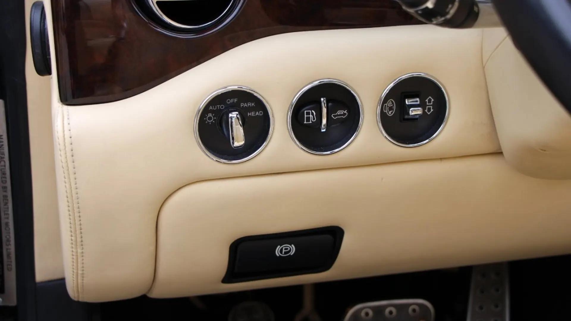 Bentley Azure — photo 15
