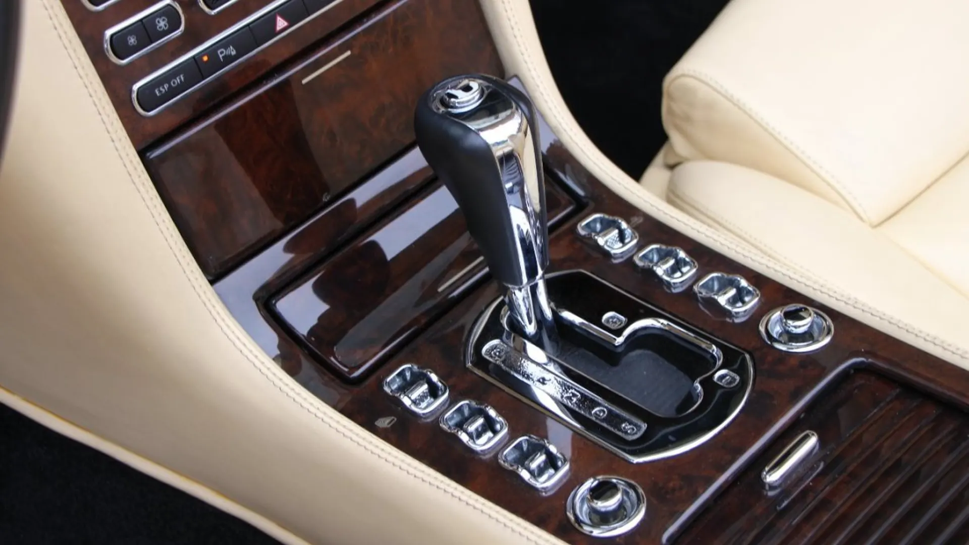 Bentley Azure — photo 16