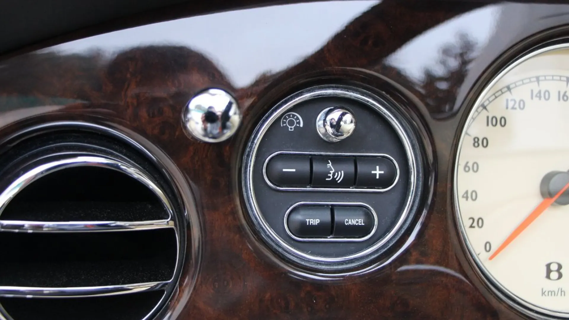 Bentley Azure — photo 33