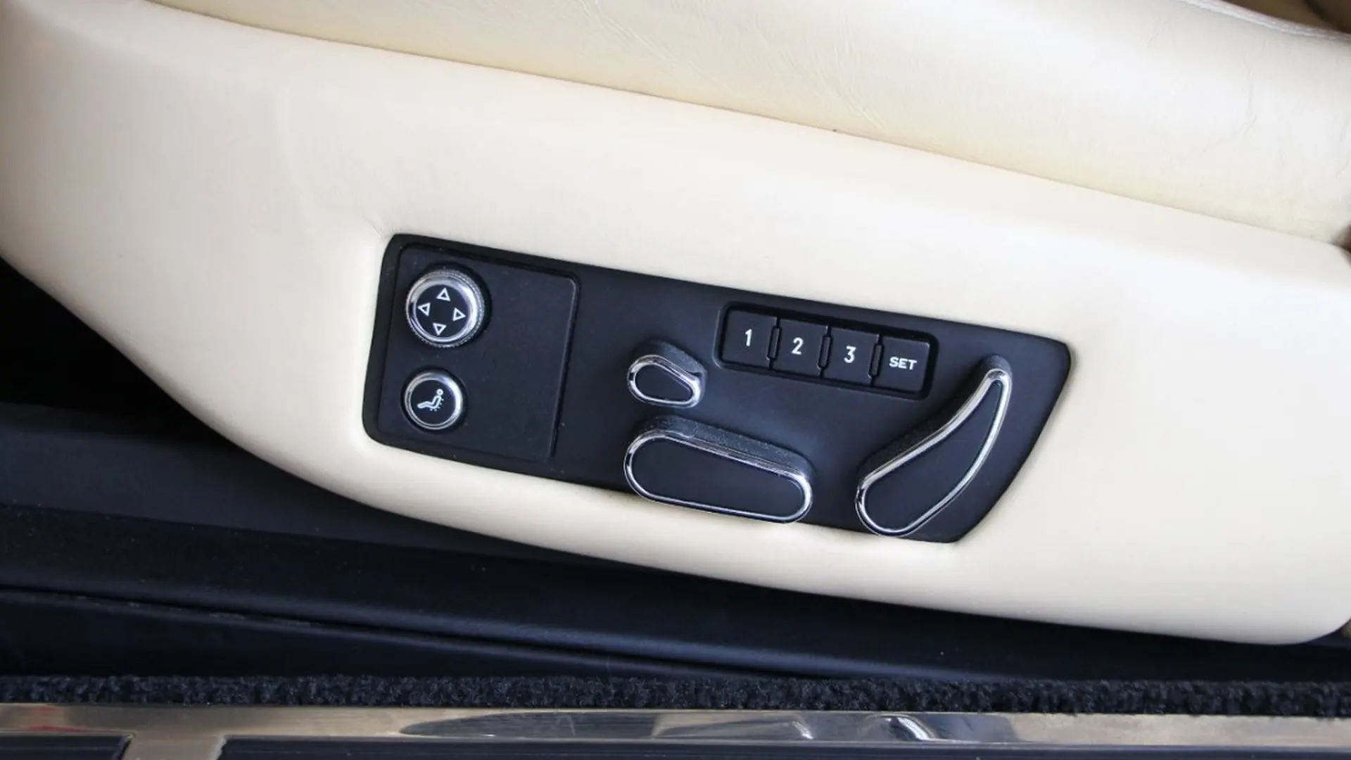 Bentley Azure — photo 9