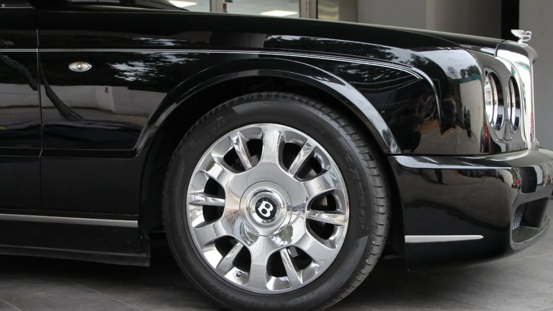 Bentley Azure — photo 3