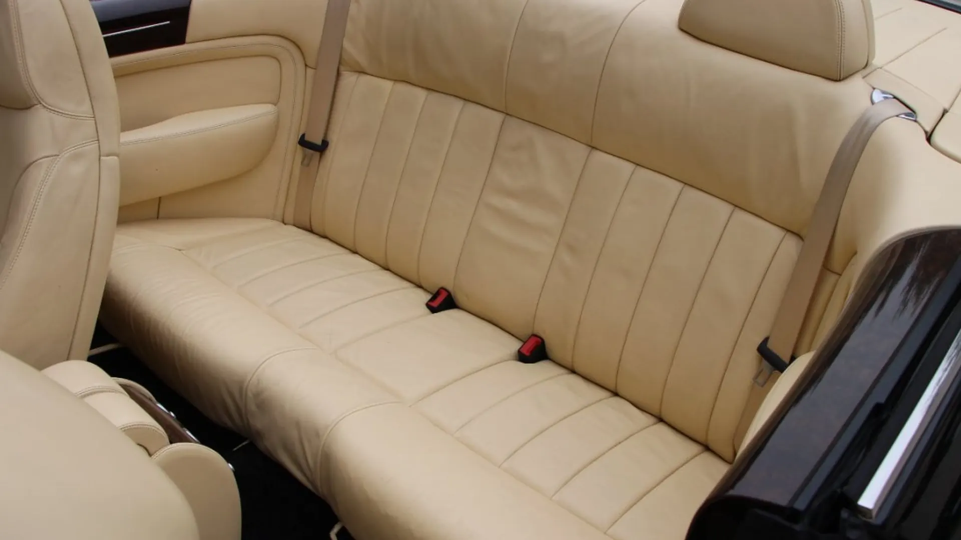 Bentley Azure — photo 24