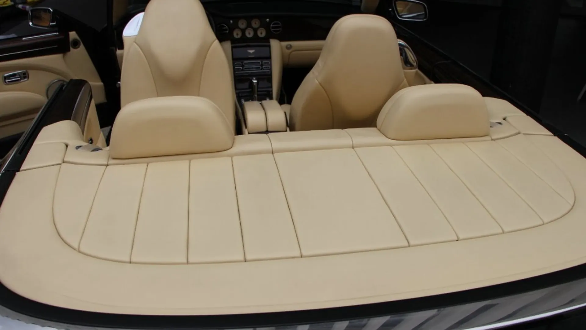 Bentley Azure — photo 25