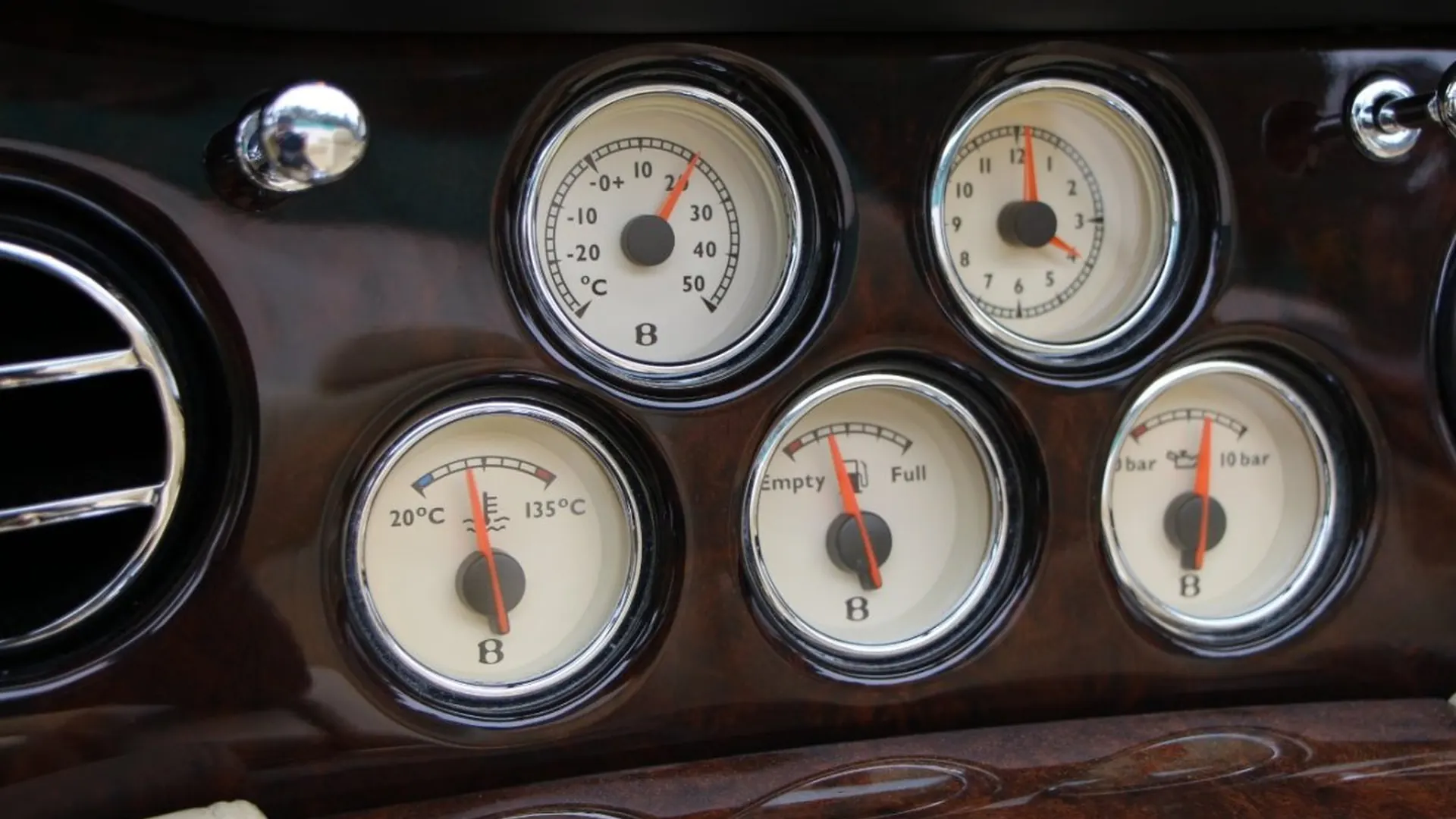Bentley Azure — photo 17