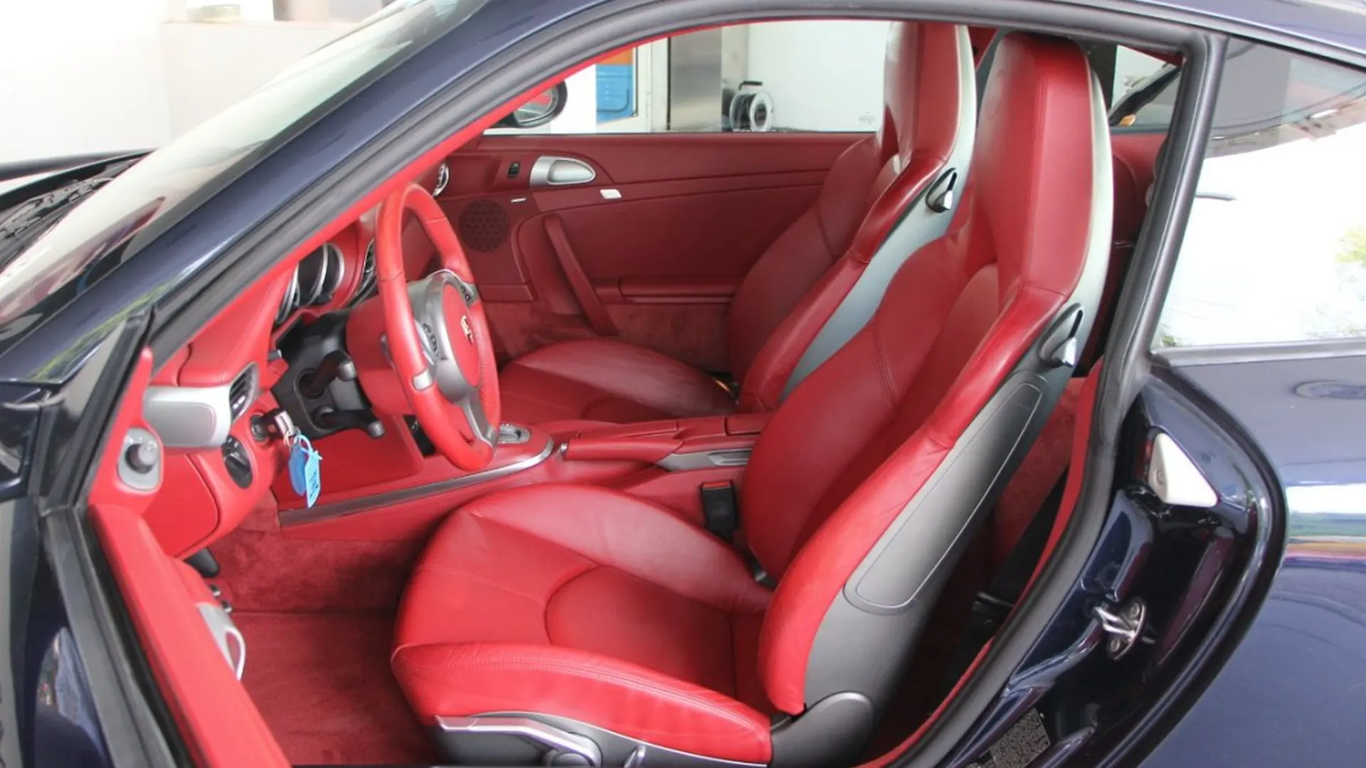 Porsche 911 — photo 12