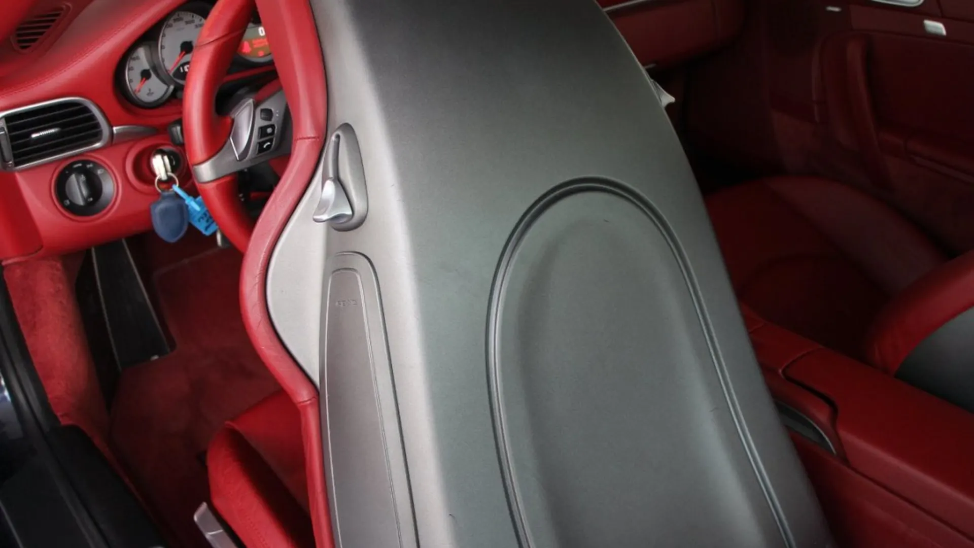 Porsche 911 — photo 25
