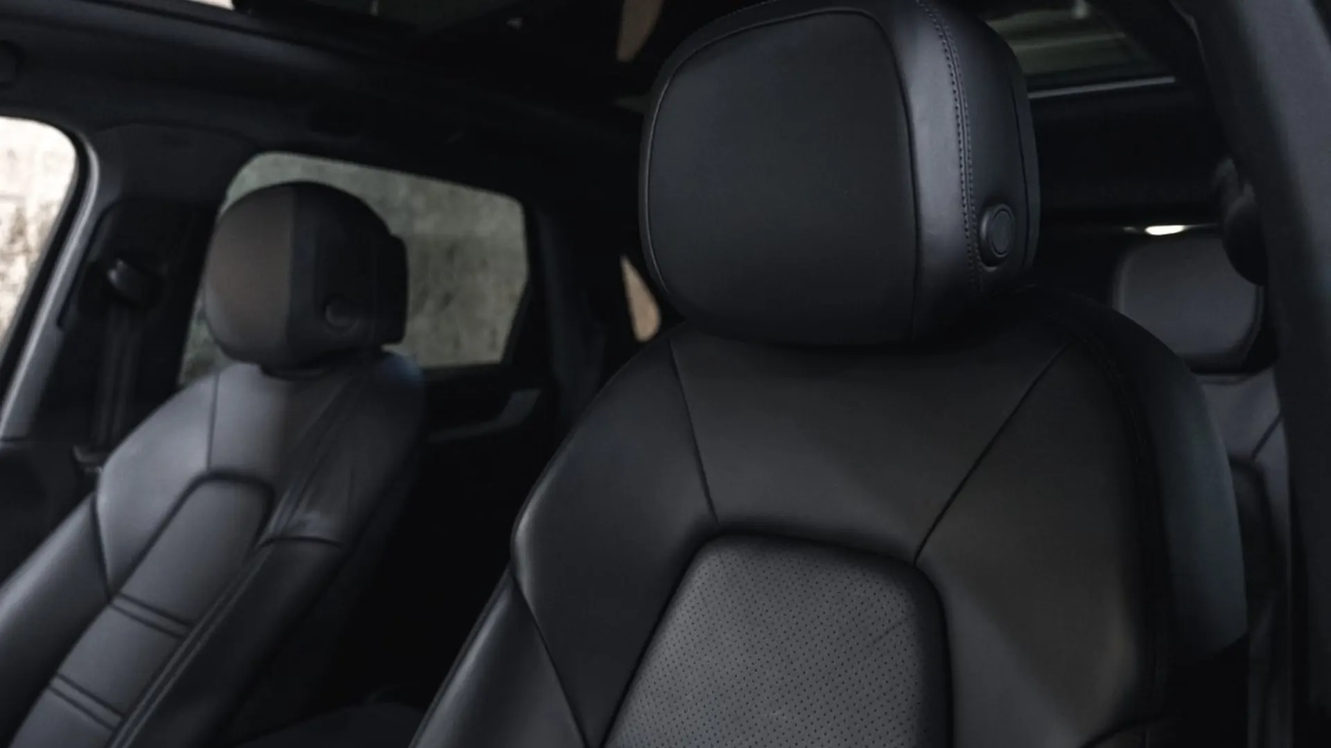 Porsche Cayenne — photo 27