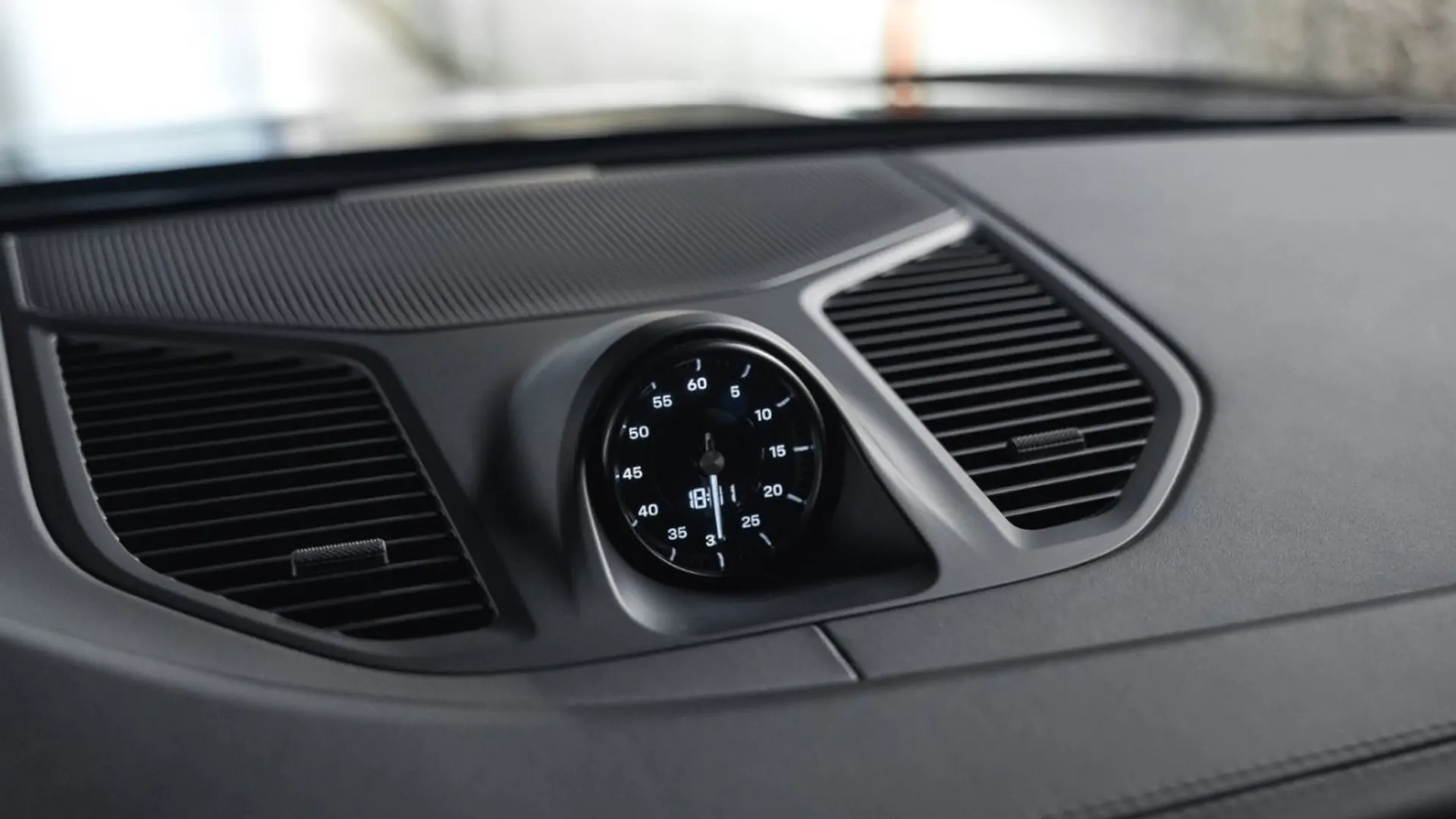 Porsche Cayenne — photo 34