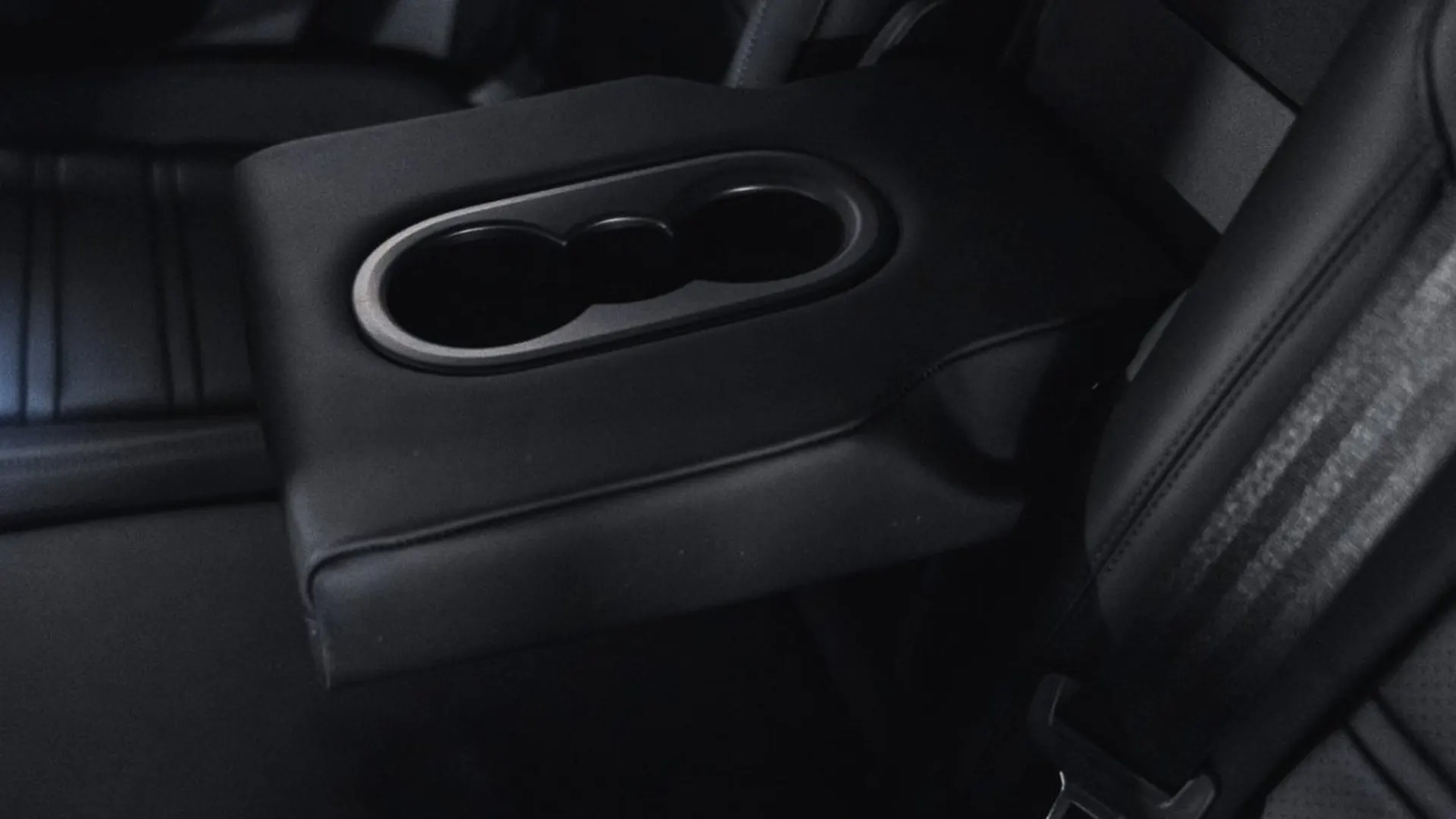 Porsche Cayenne — photo 42