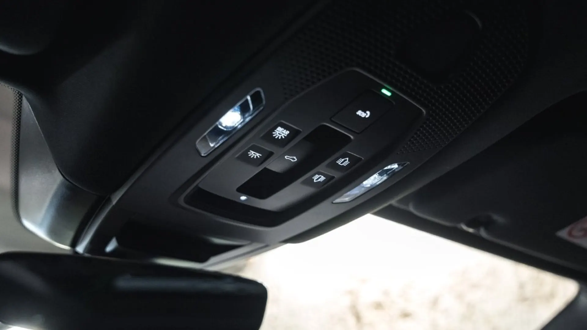 Porsche Cayenne — photo 33
