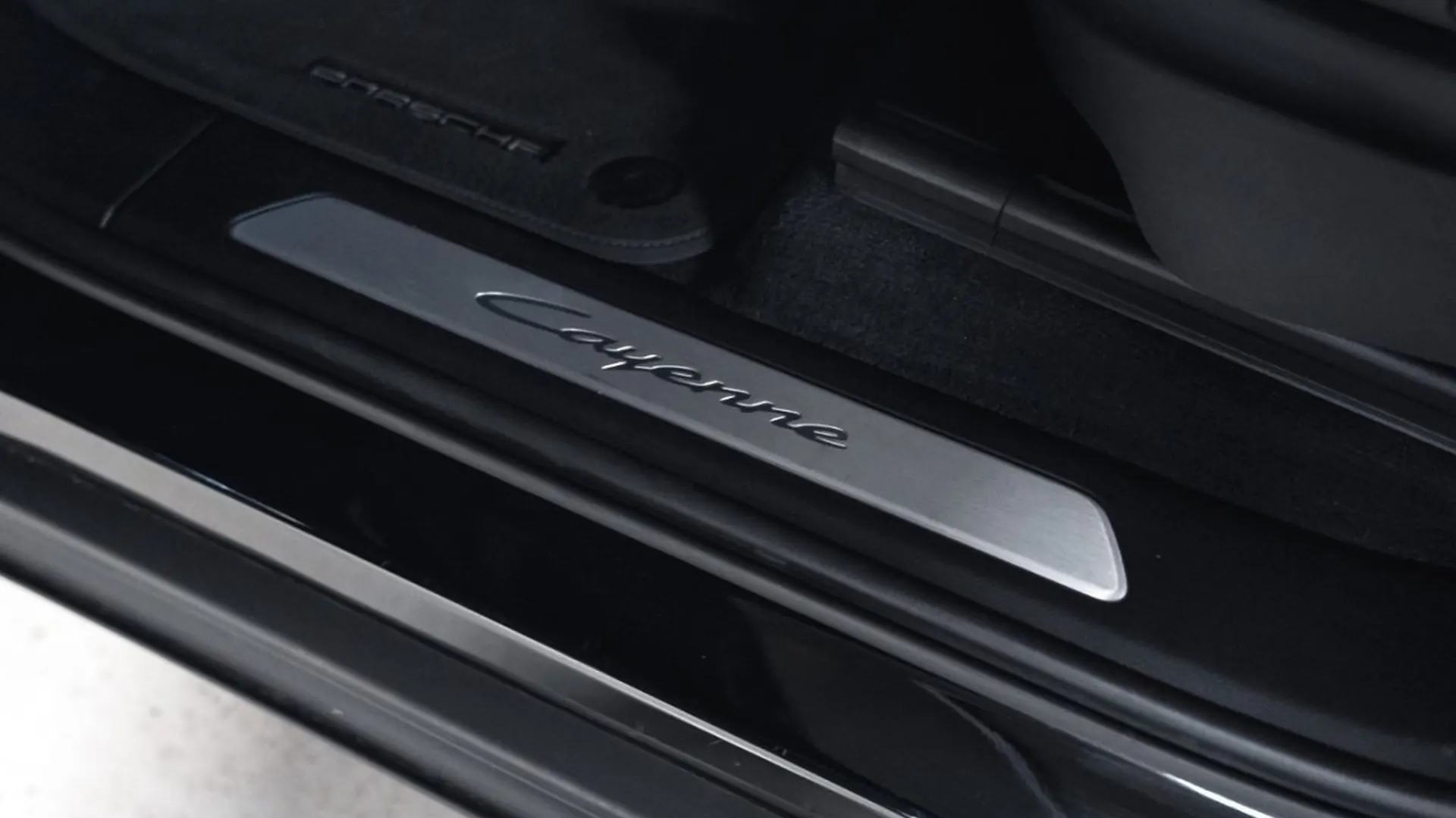 Porsche Cayenne — photo 24