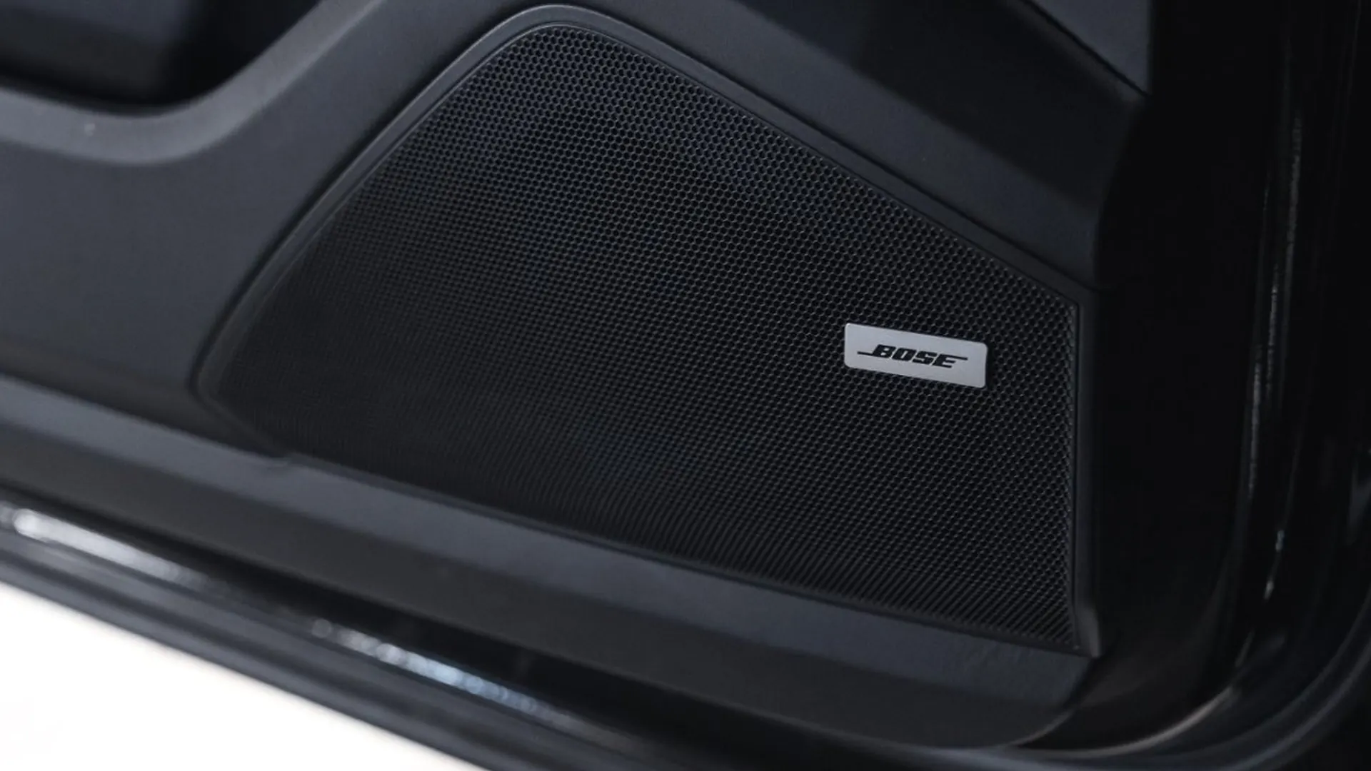 Porsche Cayenne — photo 23
