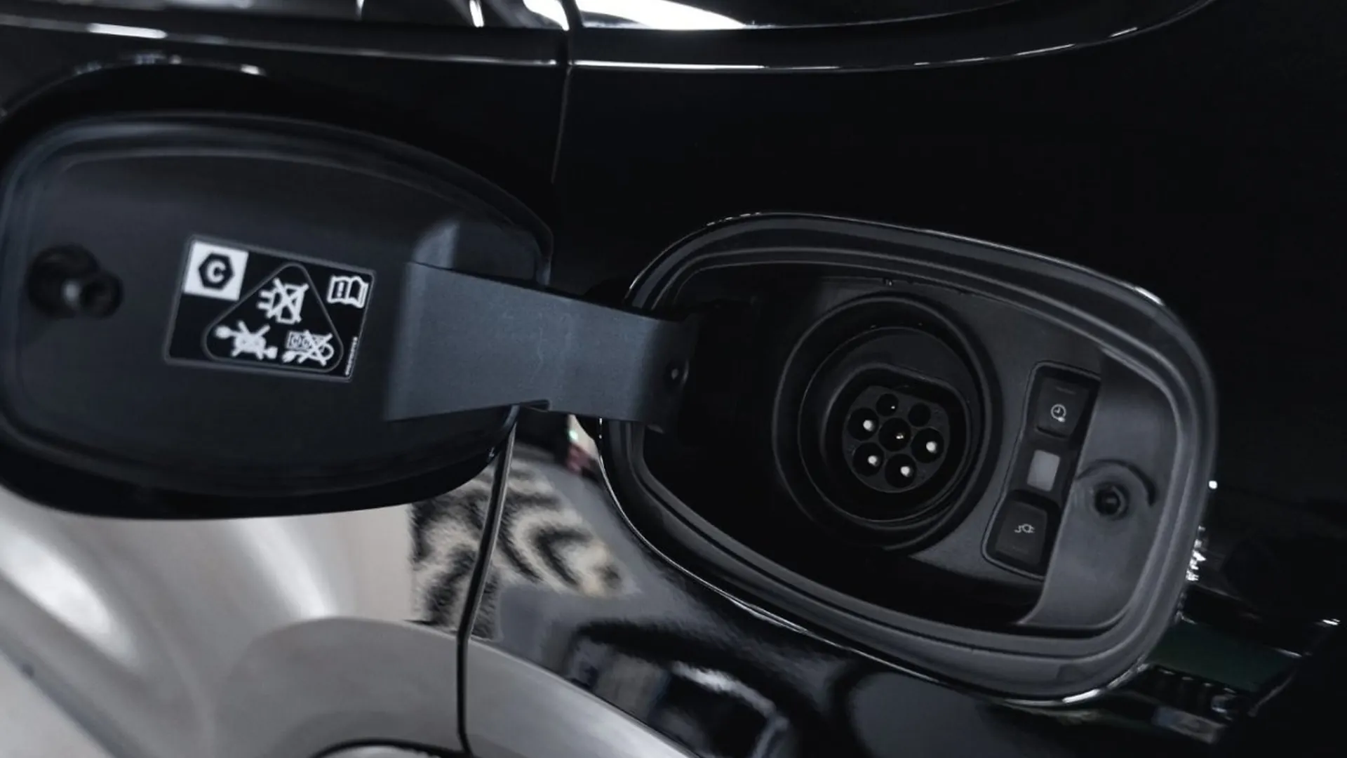 Porsche Cayenne — photo 12
