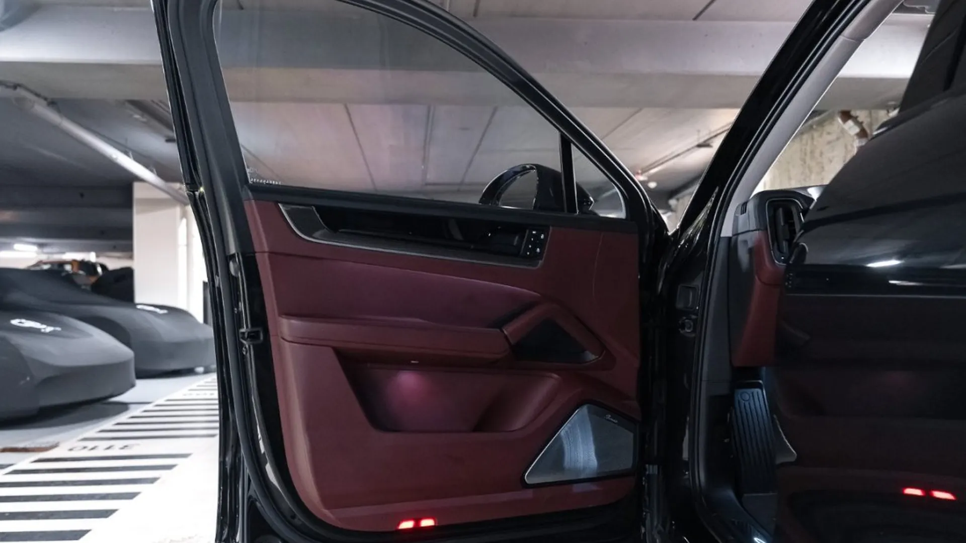 Porsche Cayenne — photo 21