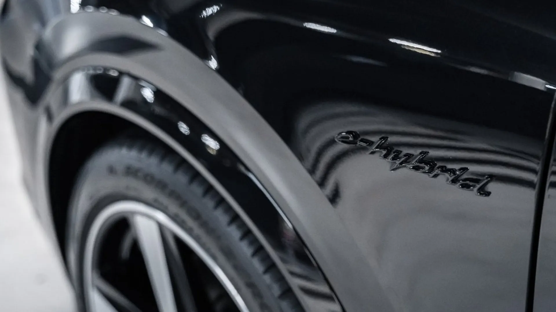 Porsche Cayenne — photo 10