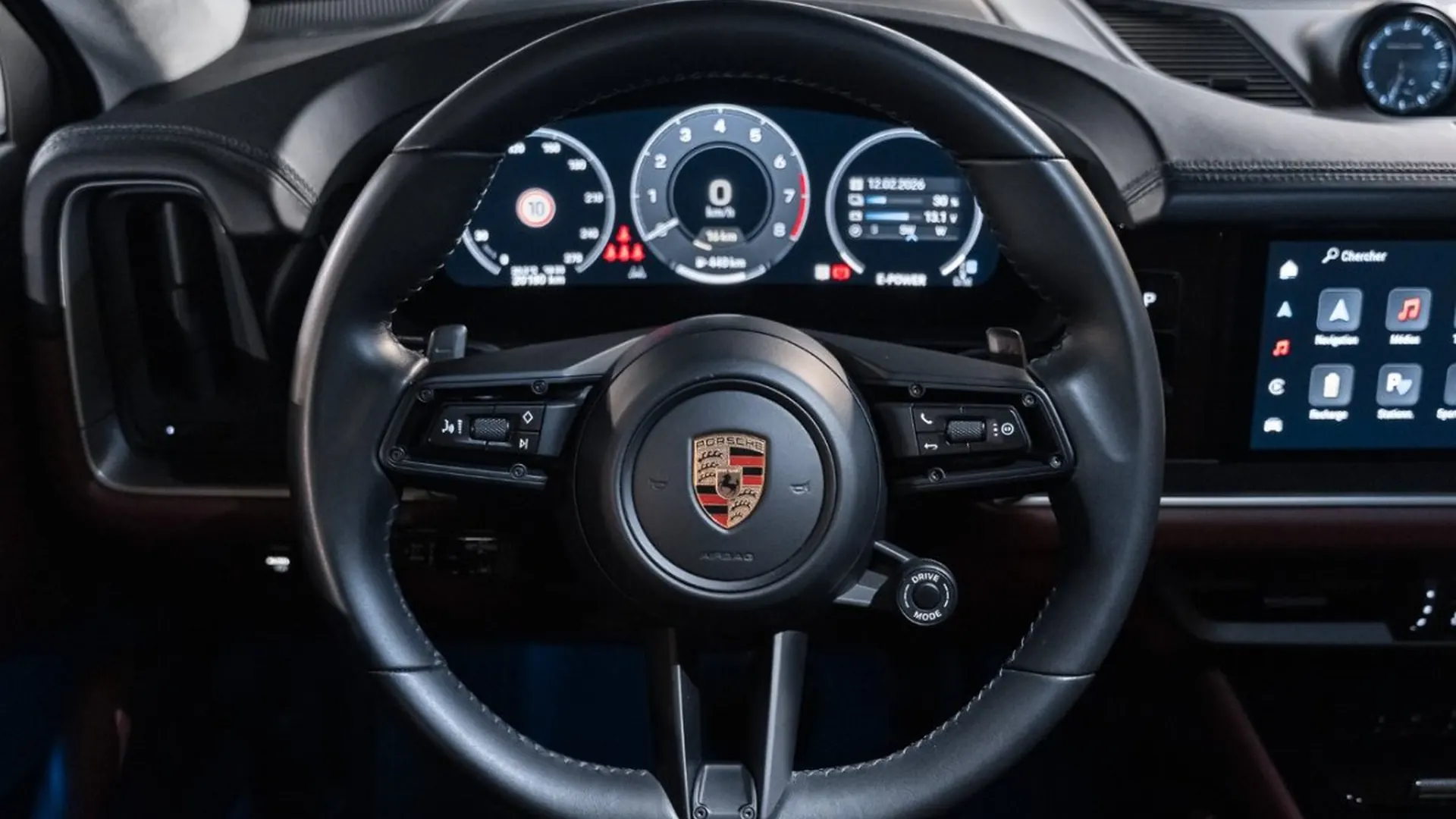Porsche Cayenne — photo 27