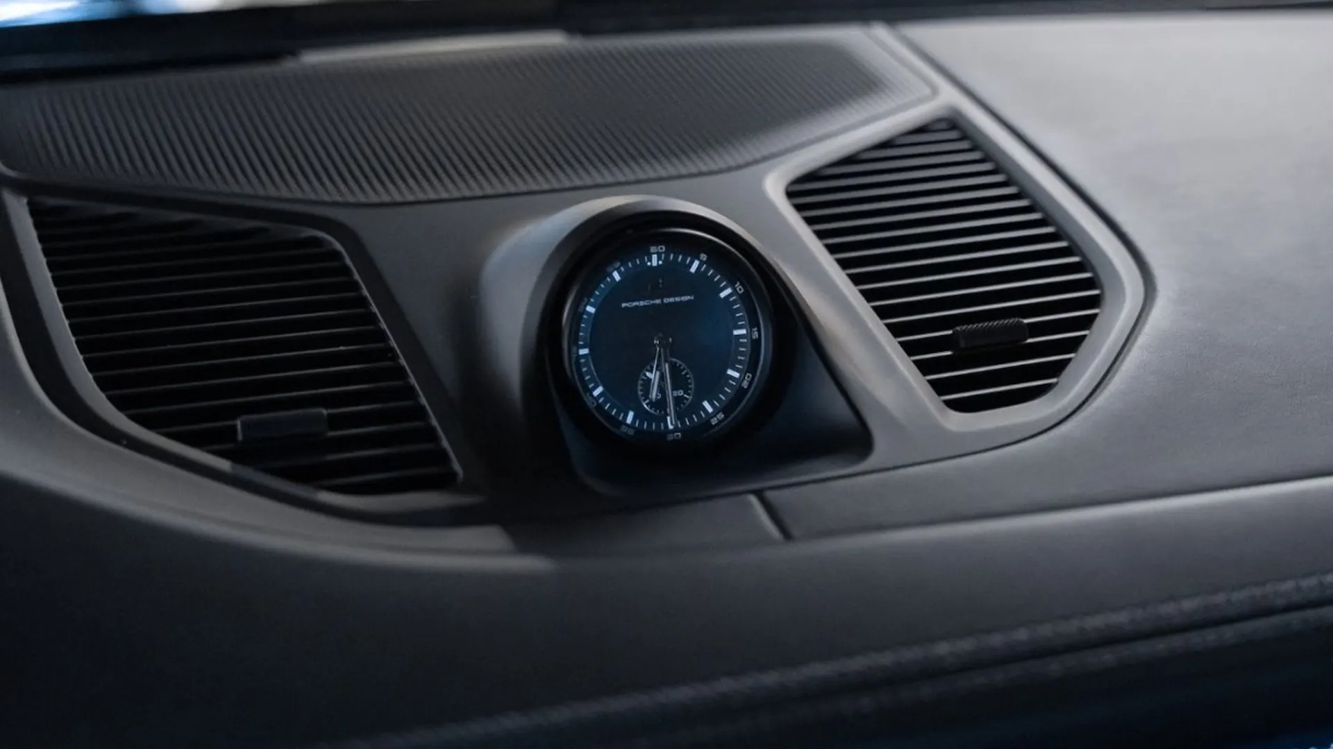 Porsche Cayenne — photo 31
