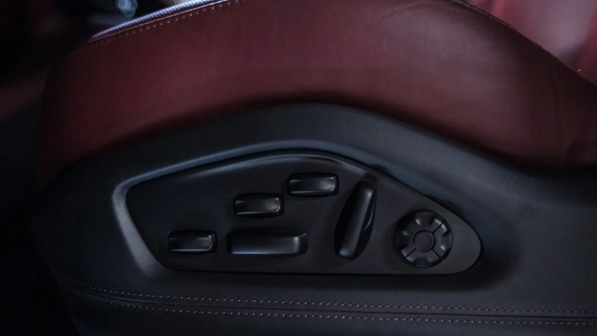 Porsche Cayenne — photo 23