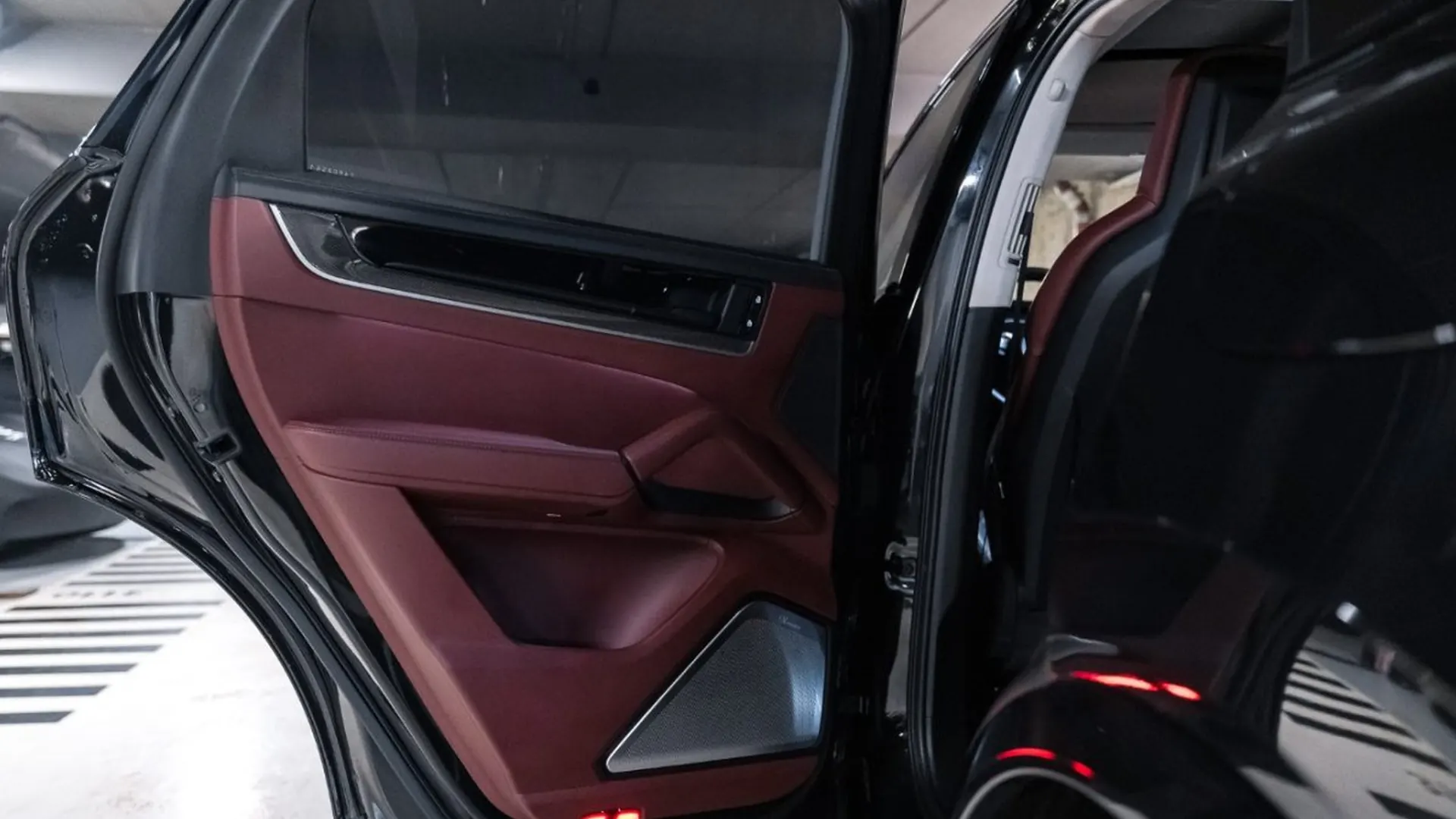 Porsche Cayenne — photo 37