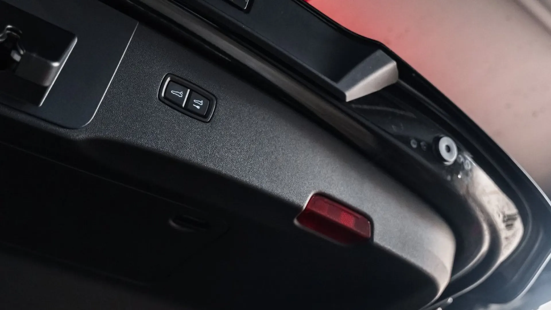 Porsche Cayenne — photo 20