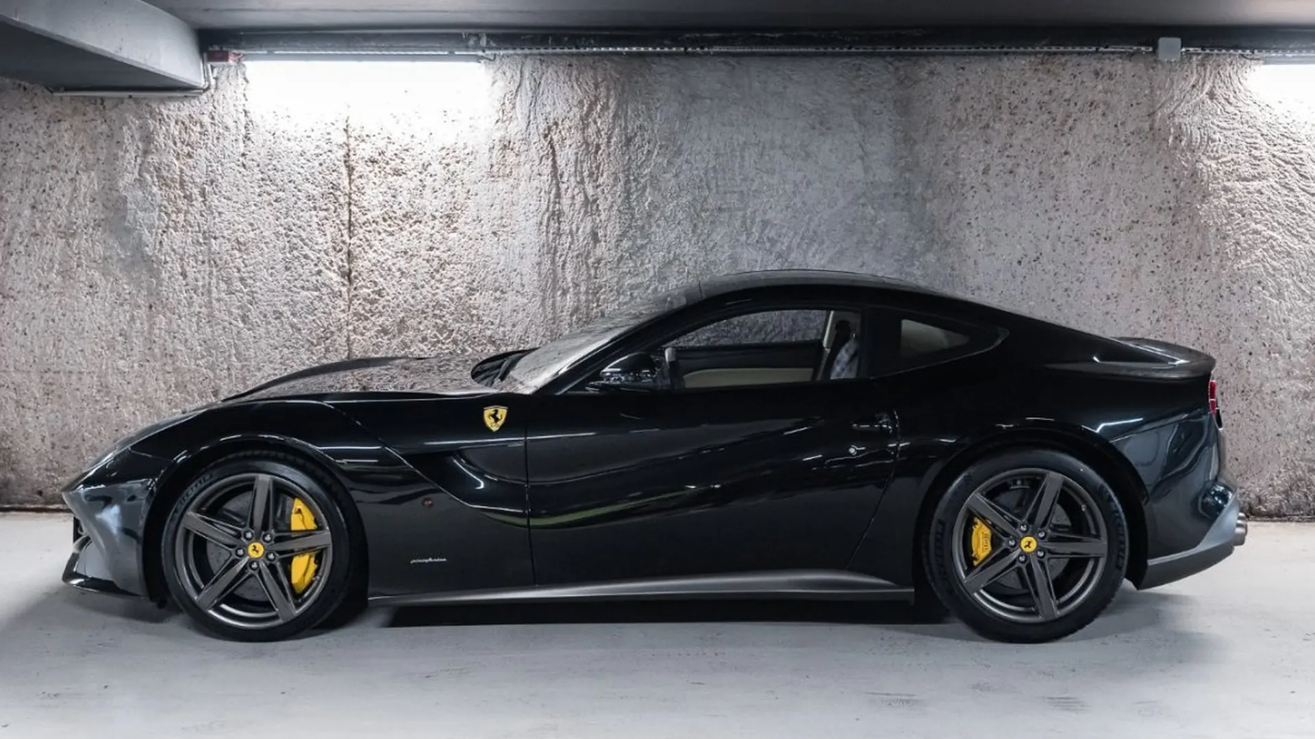 Ferrari F12 — photo 8