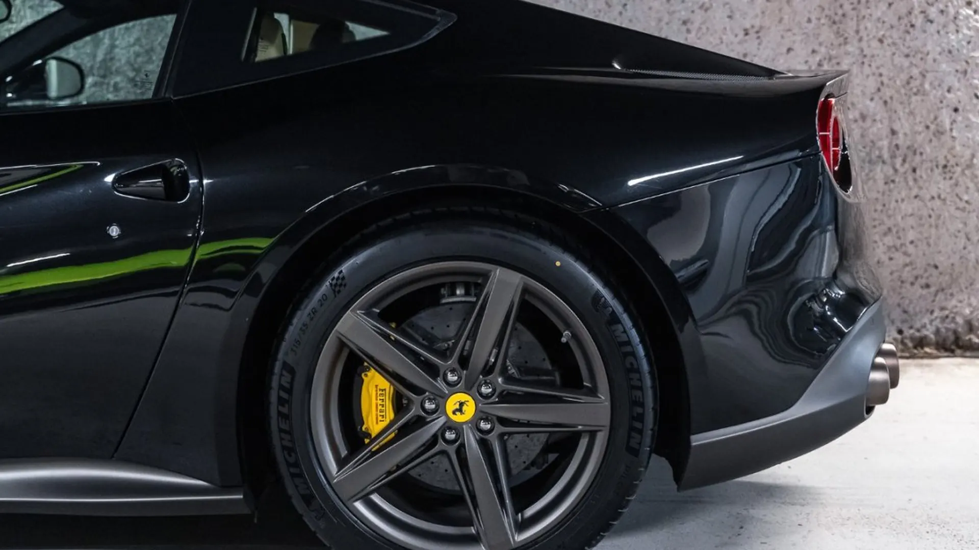 Ferrari F12 — photo 13