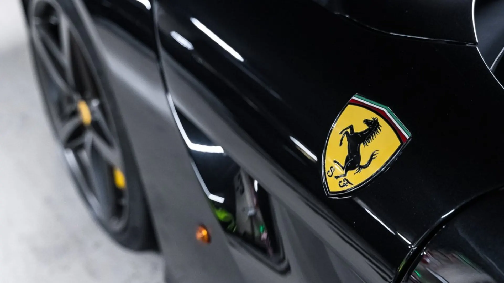 Ferrari F12 — photo 9