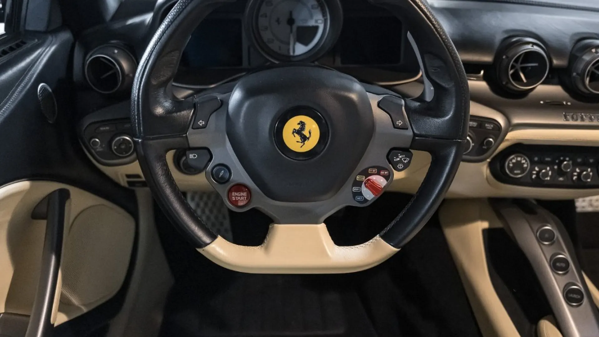 Ferrari F12 — photo 29