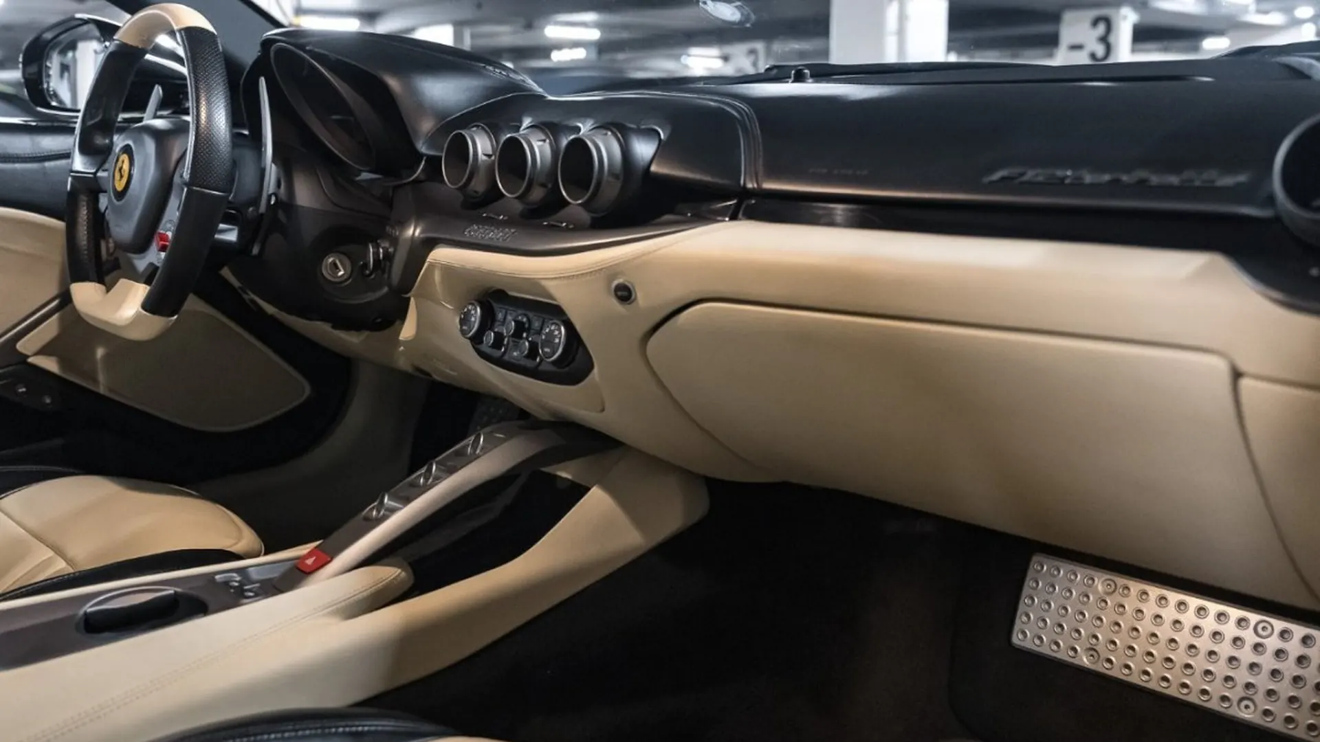 Ferrari F12 — photo 36
