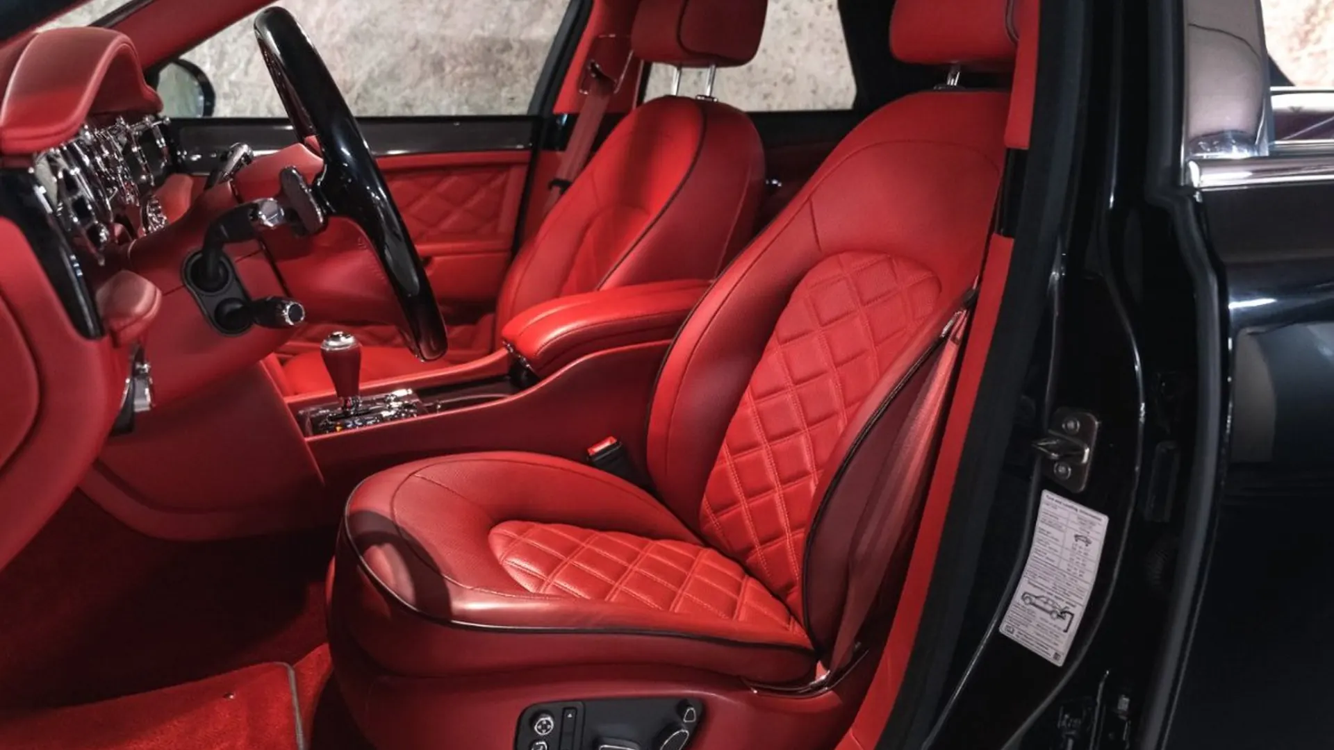 Bentley Mulsanne — photo 32