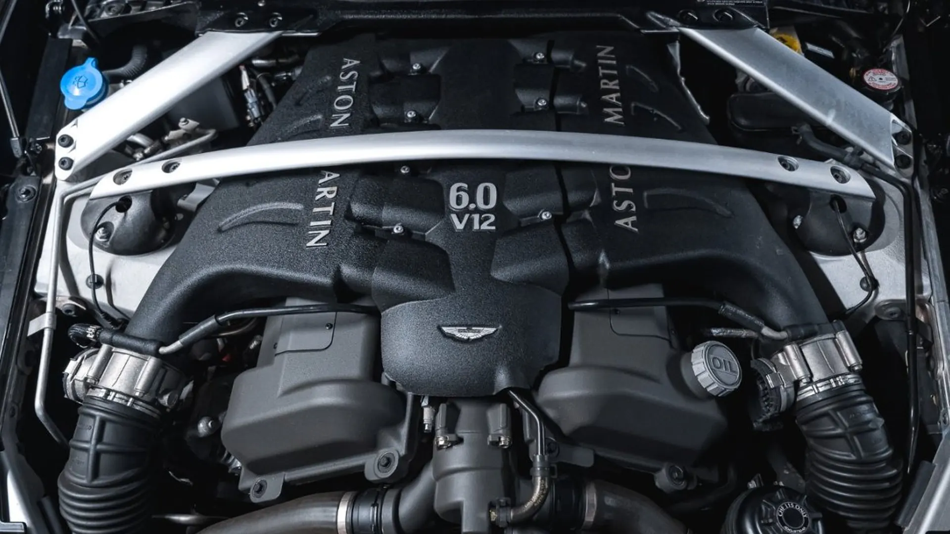 Aston Martin Virage — photo 39