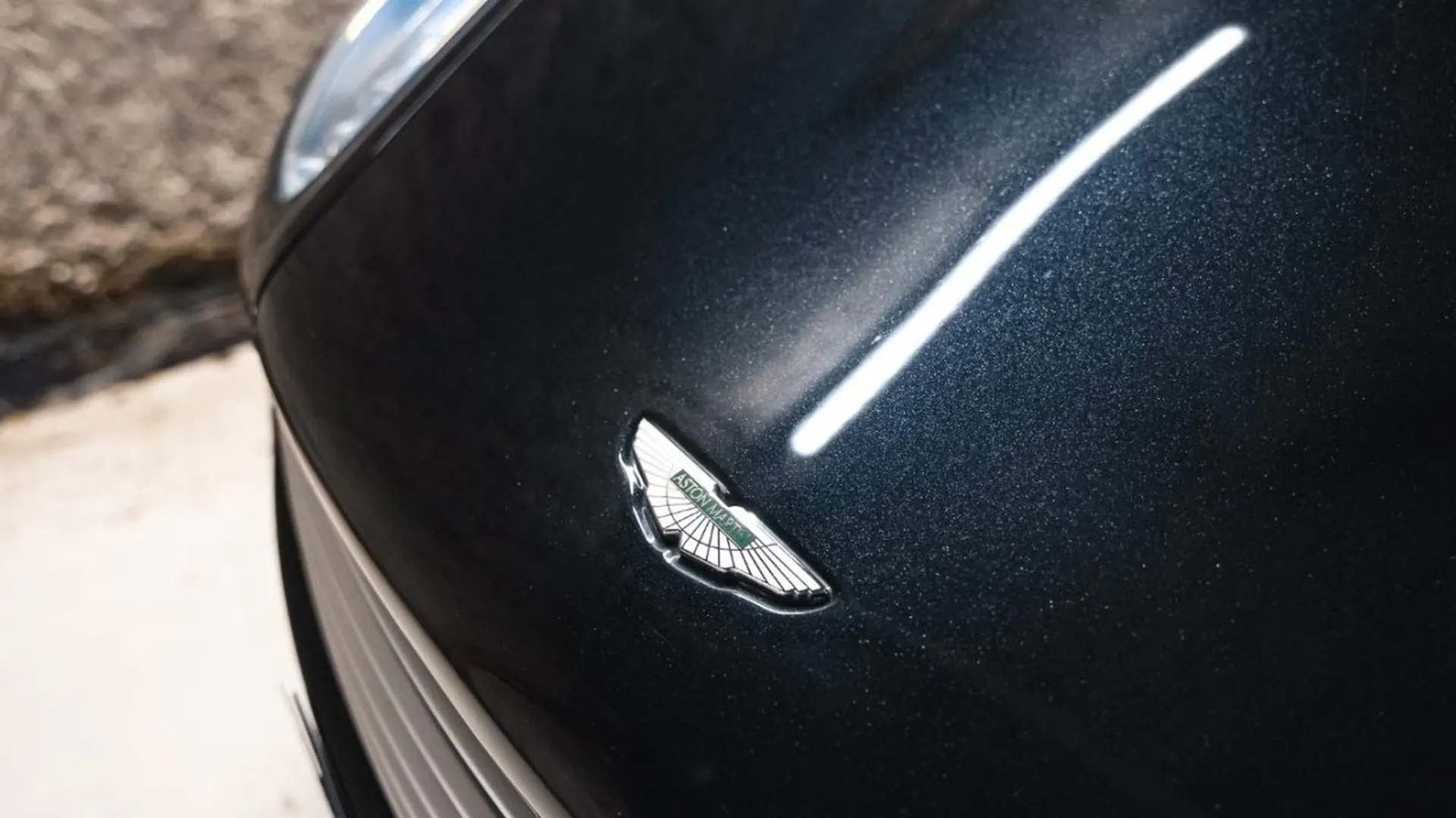 Aston Martin Virage — photo 6