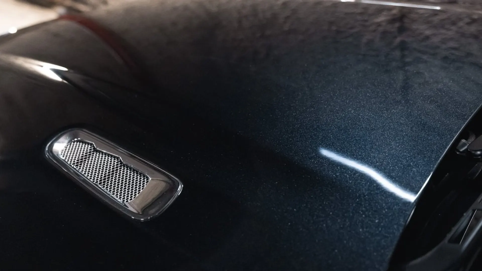 Aston Martin Virage — photo 5