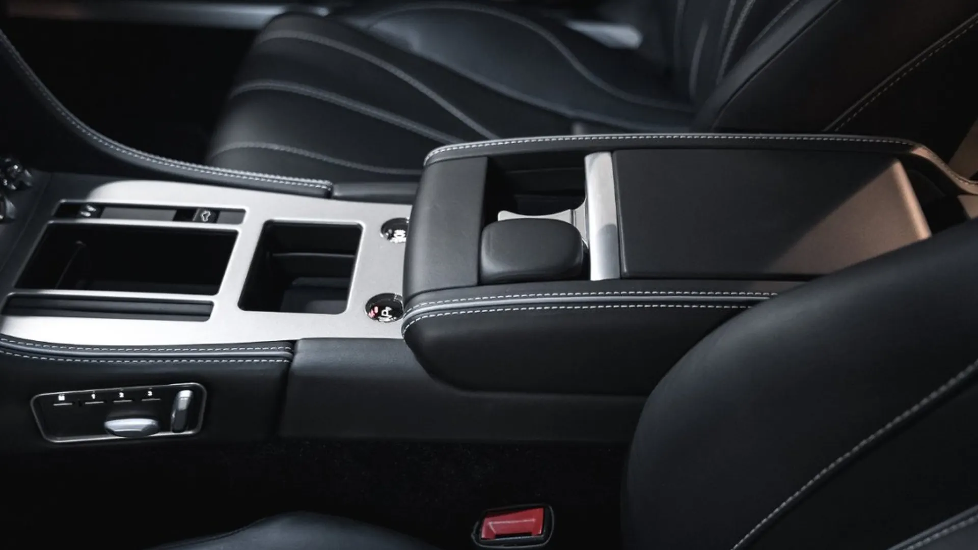 Aston Martin Virage — photo 30