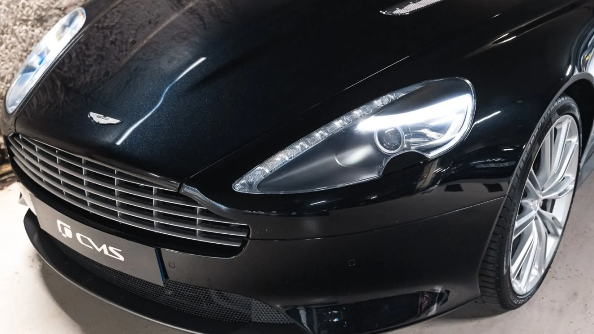 Aston Martin Virage — photo 4