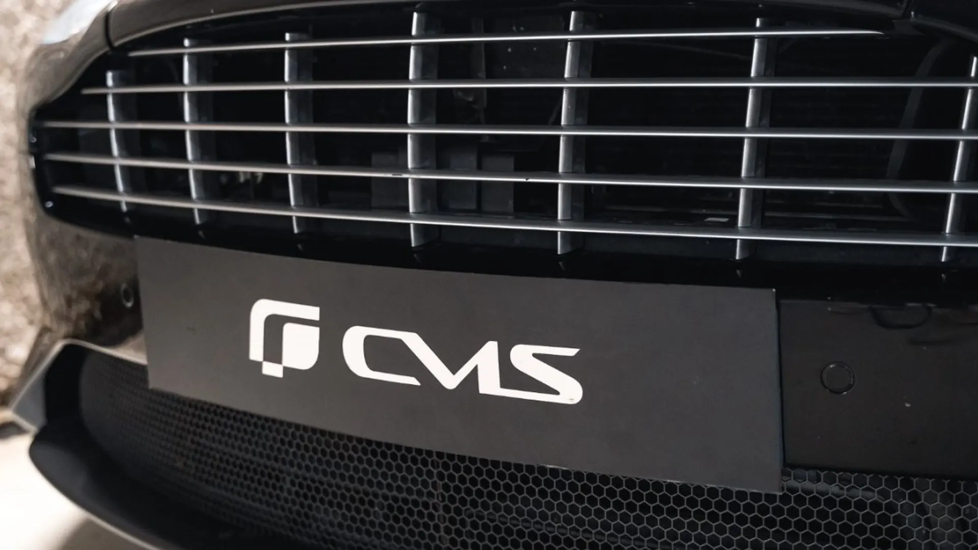 Aston Martin Virage — photo 7
