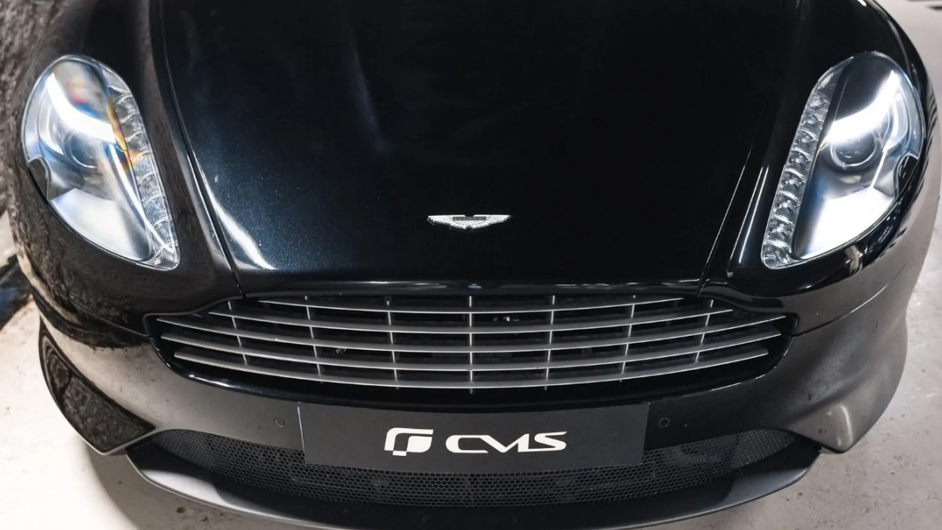 Aston Martin Virage — photo 3